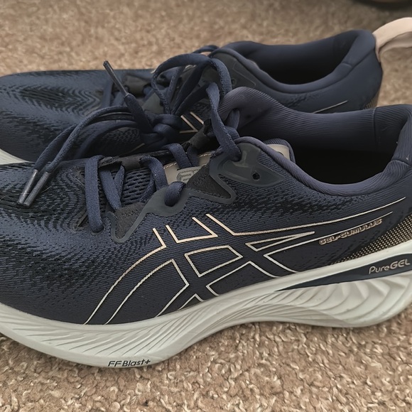 Womens ASICS running shoe gel cumulus 25 size 9 in a navy color. - Picture 3 of 6